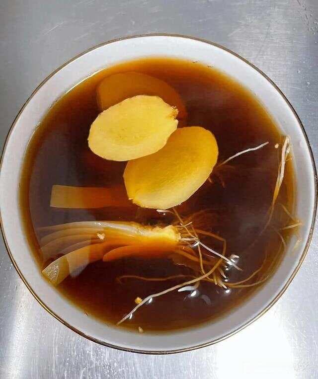 葱白红糖姜汤：传统暖身良方，制作简单效果好