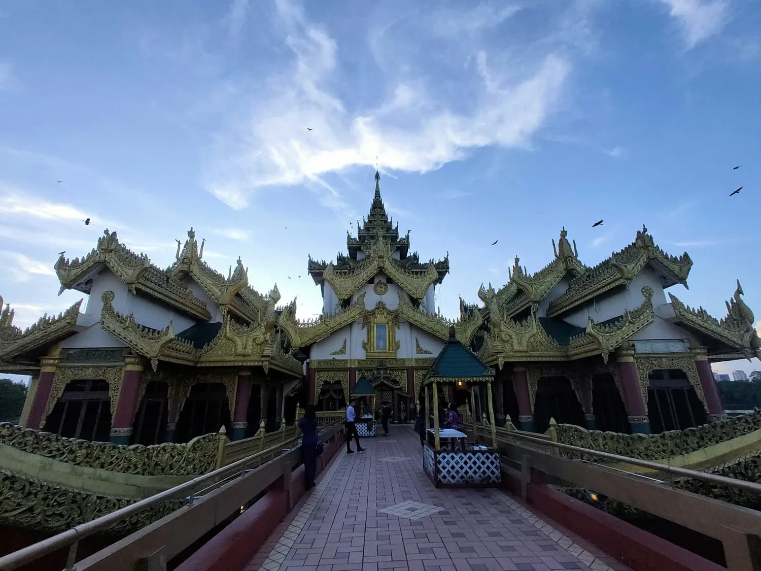 曼德勒探险游：解锁神秘缅北
