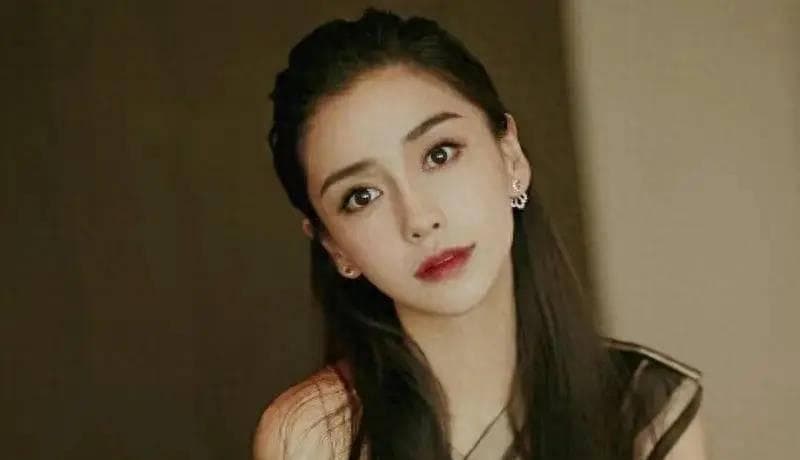 Angelababy社交账号恢复正常，积极互动展现阳光形象