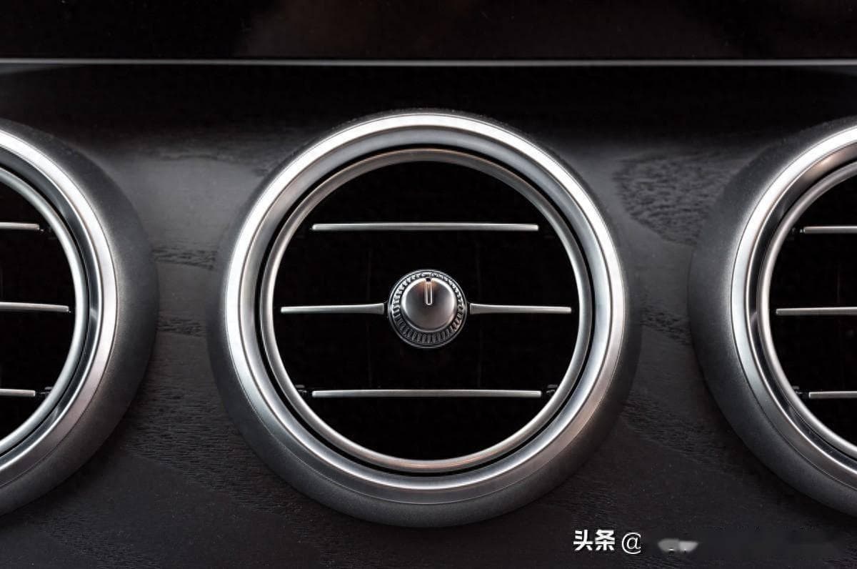 汽车空调滤芯多久换一次？更换周期及注意事项全解析