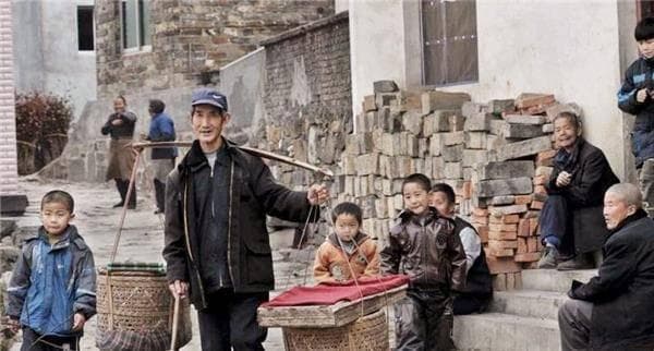 你听说过“赊刀人”吗？30年前，他们走街串巷还留下一些神秘预言