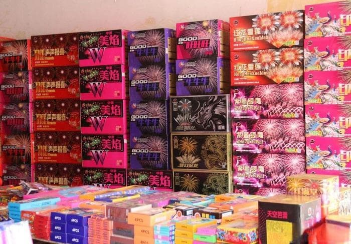 嵩明春节前开展烟花爆竹安全检查，无证售卖被收缴