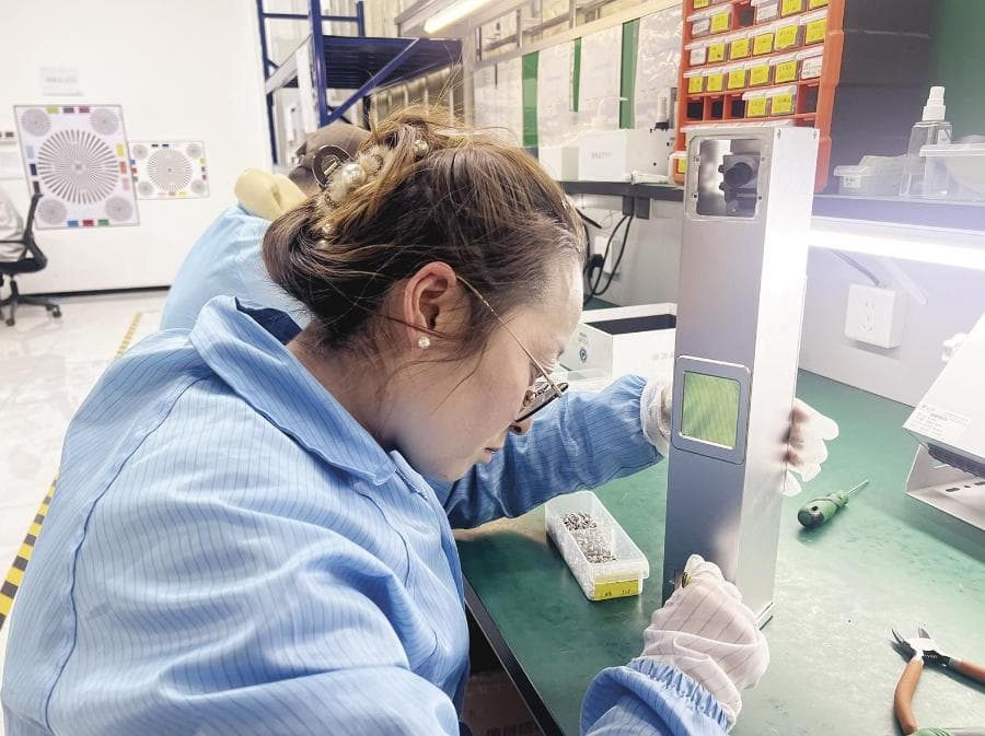 人形机器人逐渐走进现实 陕西全力冲刺机器人赛道
