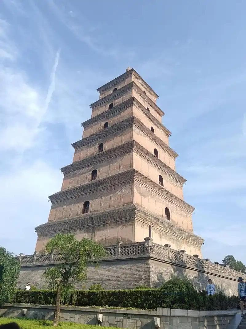 西安大雁塔与小雁塔：特色对比与差异解析