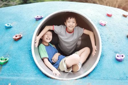 聪明父母的秘密：如何在孩子犯错时给予支持与鼓励？