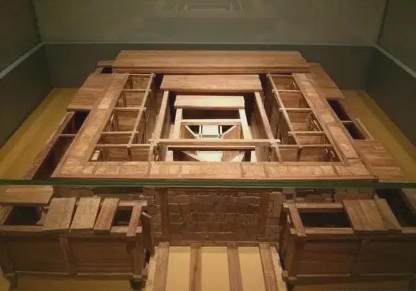 从古代墓葬文化巅峰的黄肠题凑，谈数千年来摸金校尉的切肤之痛