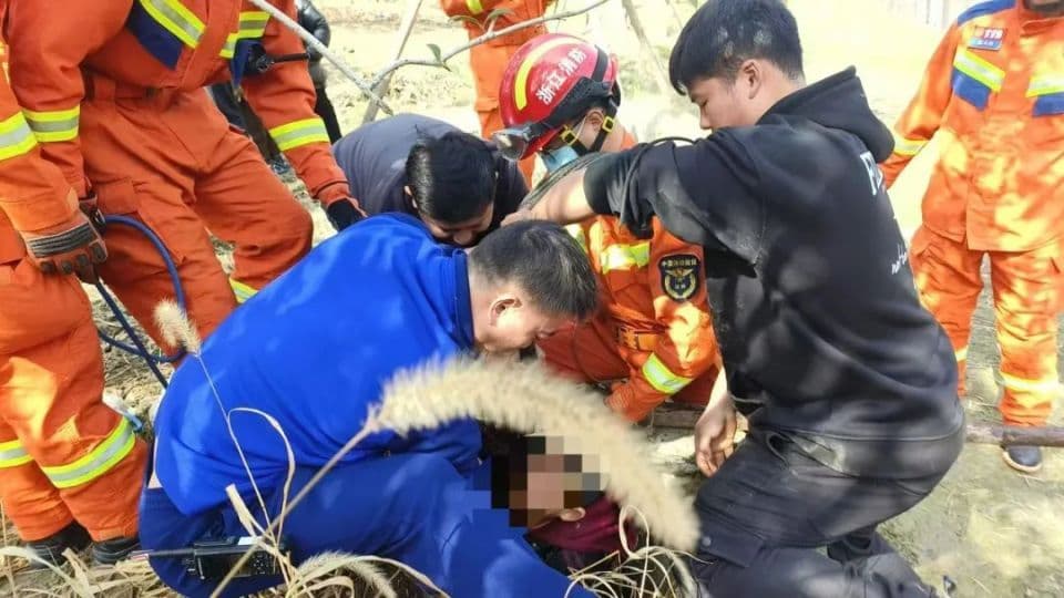杭州男孩坠入雨水井，为啥井盖是木板？属地回应：已约谈养护单位