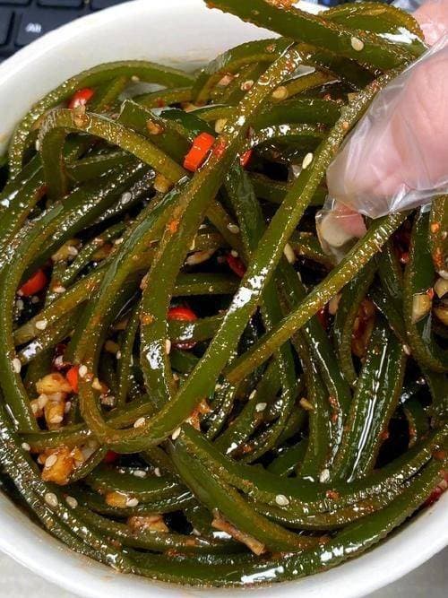 秘制酱料，脆爽解腻，凉拌海带丝的美味秘诀