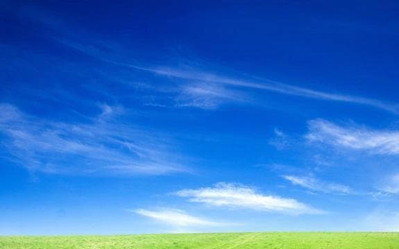 太阳光散射揭秘：天空呈现蓝色的科学原理