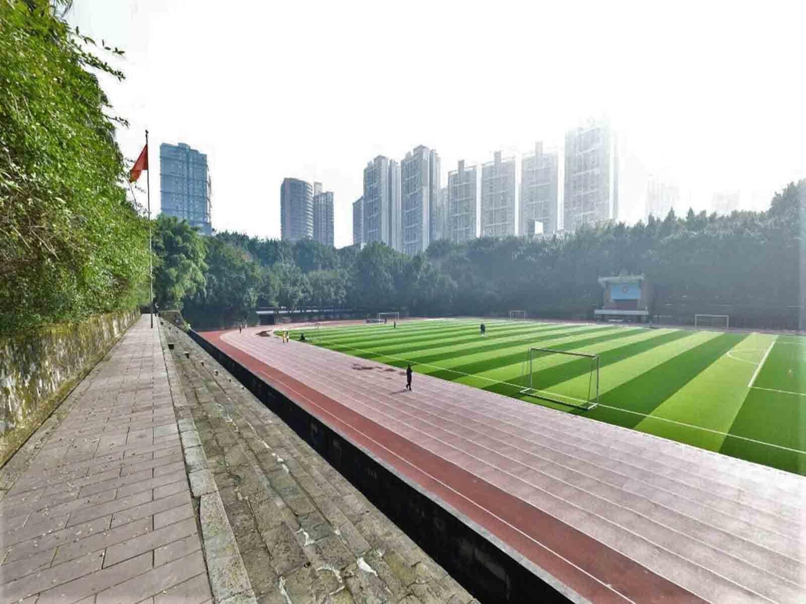 南渝中学助力大学城三中崛起：共享资源开启教育新篇