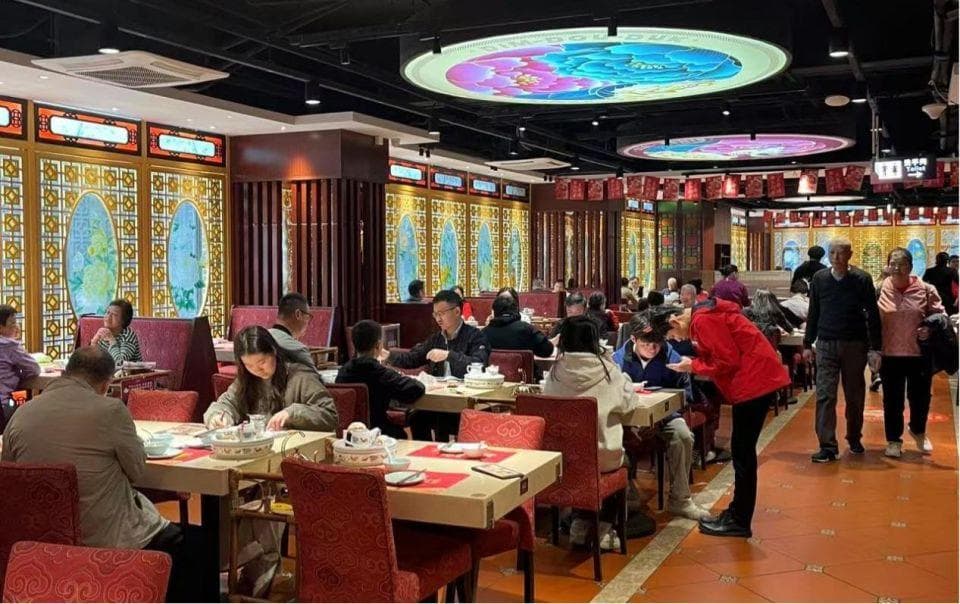 饭店春节加收服务费合理吗？市监局这样回应
