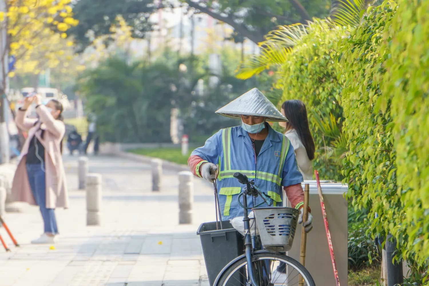 保洁员如何通过着装提升职场形象？