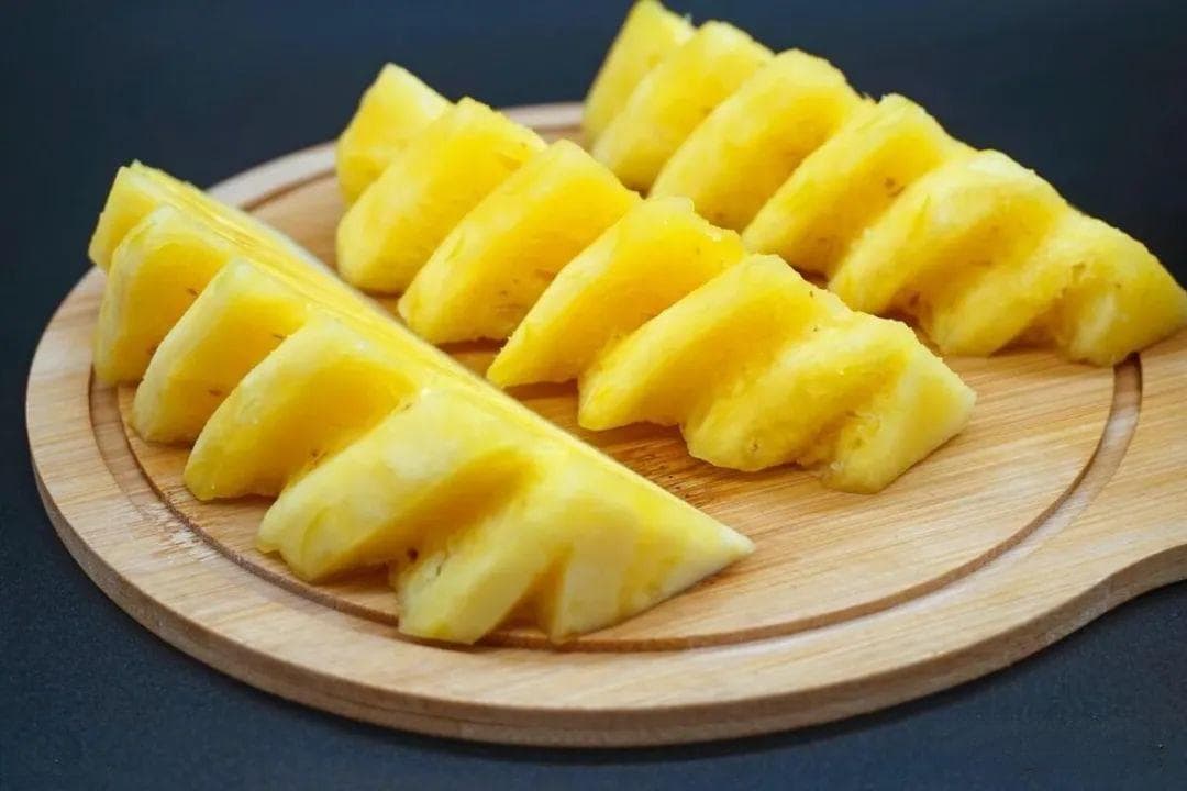 买菠萝时，要分清“长叶”和“短叶”，看好这处，轻松选到好菠萝