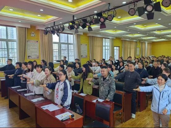 嵩县第一实验小学开展一年级家庭教育讲座