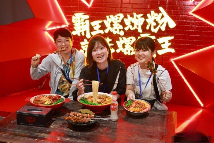柳州螺蛳粉如何出海又“出圈”？
