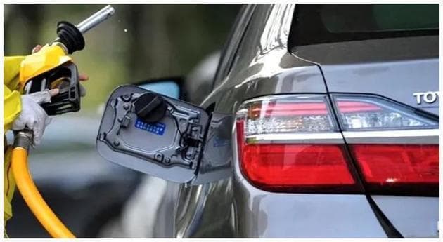 养一台10万的电车和10万的油车，费用差距多大？车主讲出实情