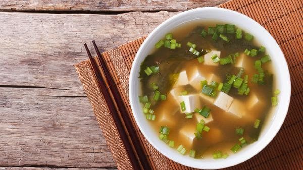 炒豆腐怎么不容易碎？三个实用技巧让你做出完美炒豆腐