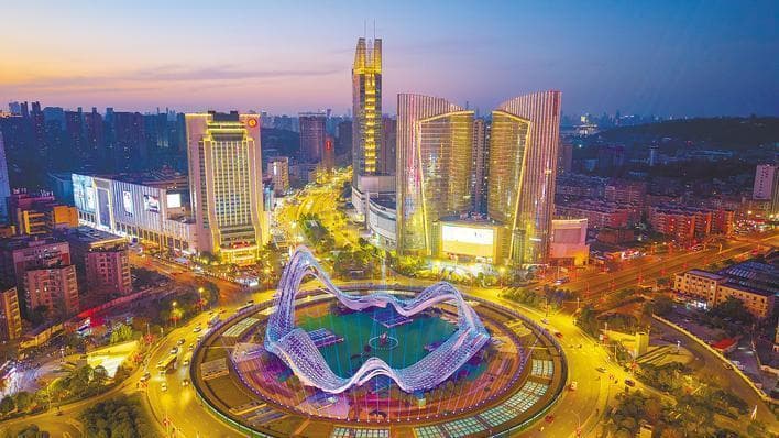 2025年总台春晚武汉分会场今晚播出 武汉地标建筑流光溢彩