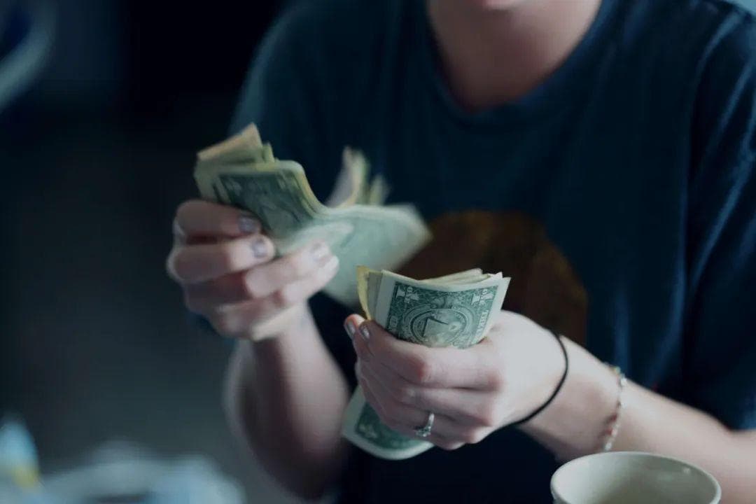 开卷夜经济？茶饮、火锅、快餐及购物中心等纷纷开启24小时营业