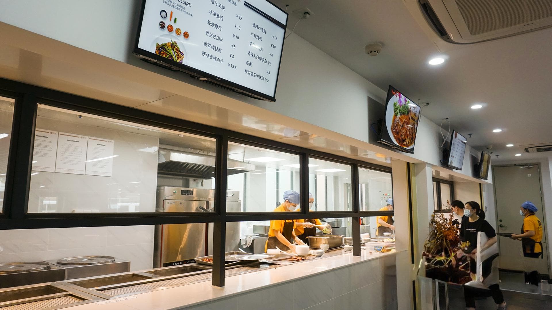 如何利用智能化和大数据技术优化食堂管理并降低运营成本