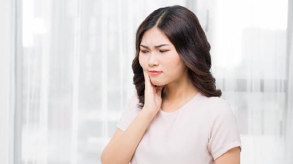 腮腺炎是由什么引起的？有哪些症状