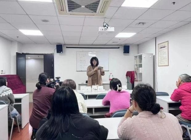 浙江文化馆75门公益课吸引6万人报名，传统艺术与现代技能受追捧