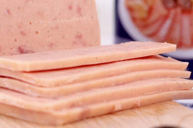 午餐肉要放冰箱保存吗？开封后能放多久？