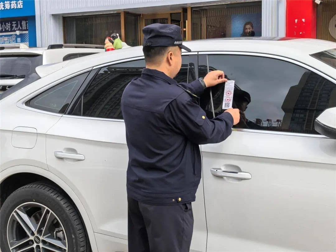 东胜推出“首次违停十分钟免罚”人性化管理举措