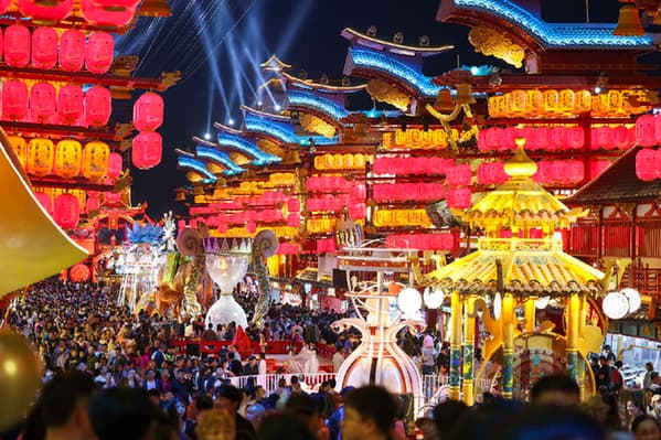 “五一”消费亮点纷呈 彰显市场向好之势