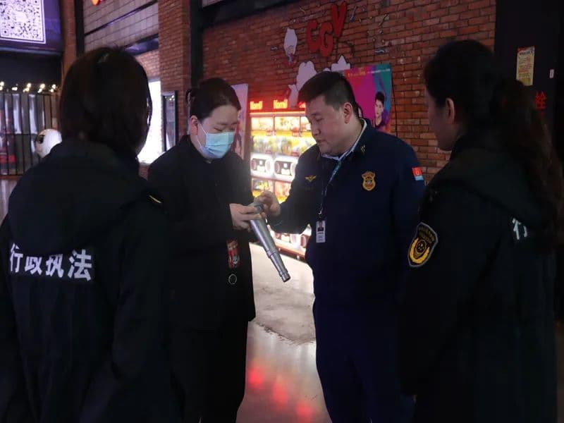武汉开展周三集中夜巡行动 全面排查消防安全隐患