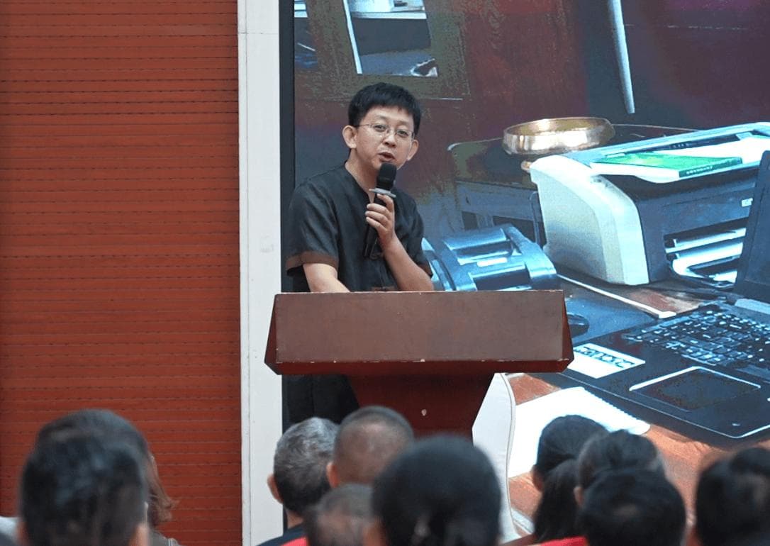 庞龙与《实战伤寒论》：中医经典的现代解读与实践应用