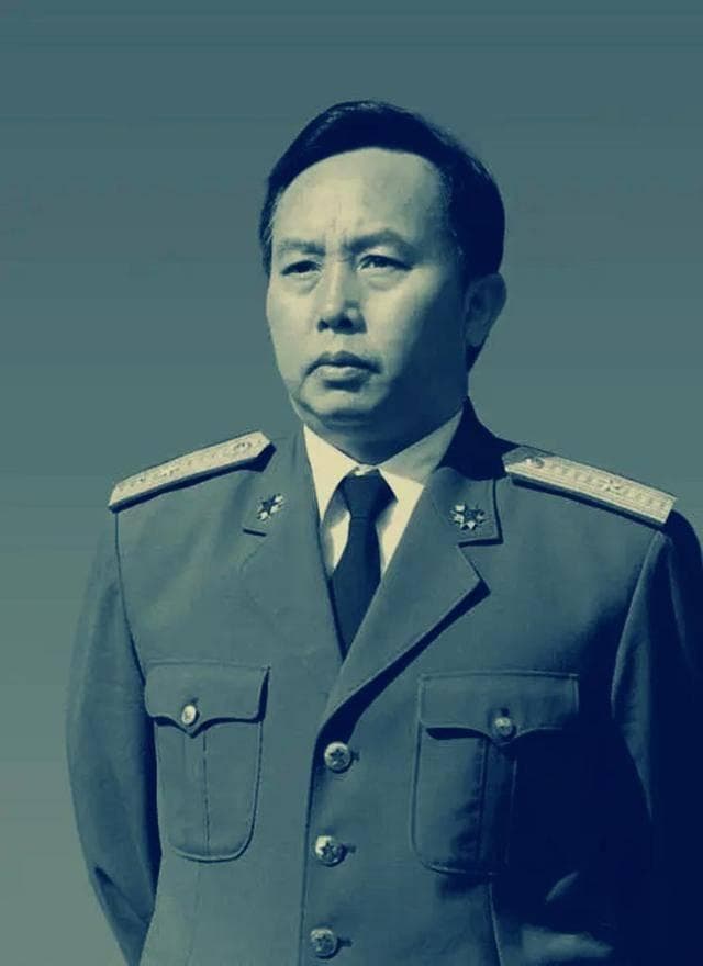 何其宗：自卫反击战中立功，1990年成中将，56岁退役，原因存争议