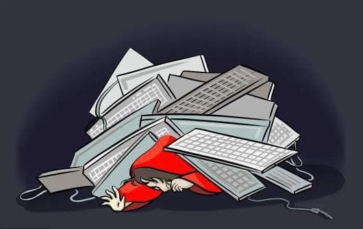 “老人故意推倒摩托车案”车主被网暴，法院判了！