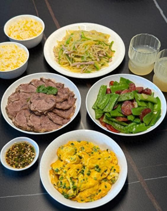 一日三餐：荤素搭配的健康美味新选择
