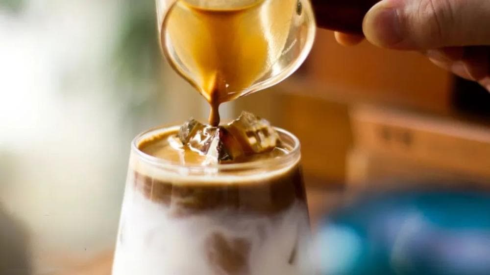 生椰拿铁热的好喝还是冰的好喝？厚椰乳打发奶泡需要注意哪些细节？