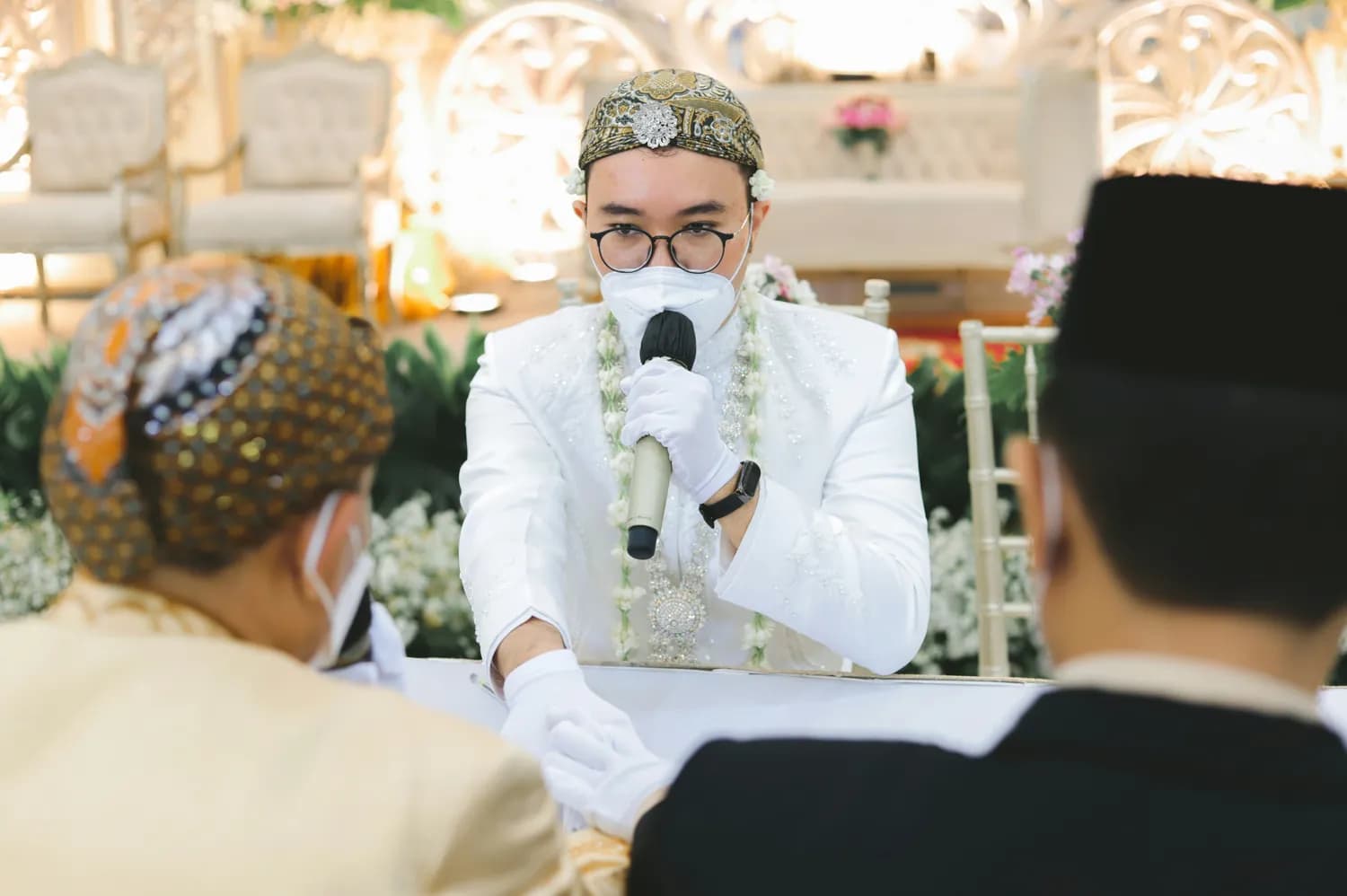 白小白徒弟婚礼直播引热议，网红带货如何平衡商业与道德？