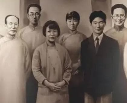 新月派：诗歌的现代韵律与美学革新