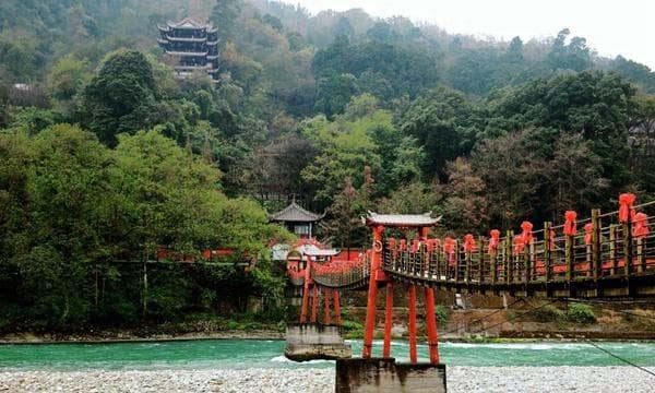 都江堰景区游览攻略：从秦堰楼到离堆公园的完美游览路线