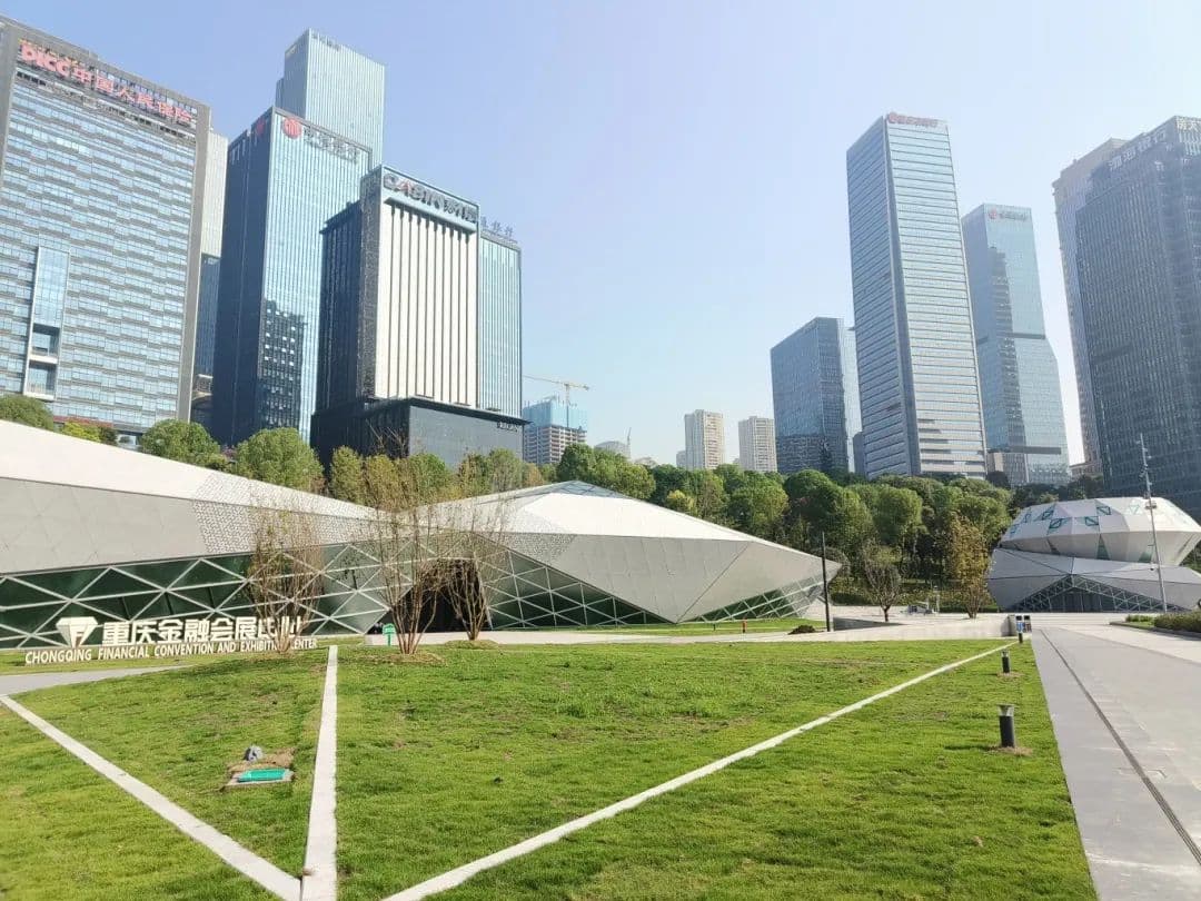 重庆江北嘴金融中心建成投用 打造西部金融首发高地
