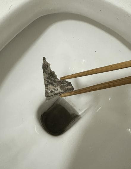 破解马桶清洁难题：4种化学物质去除硬垢尿碱