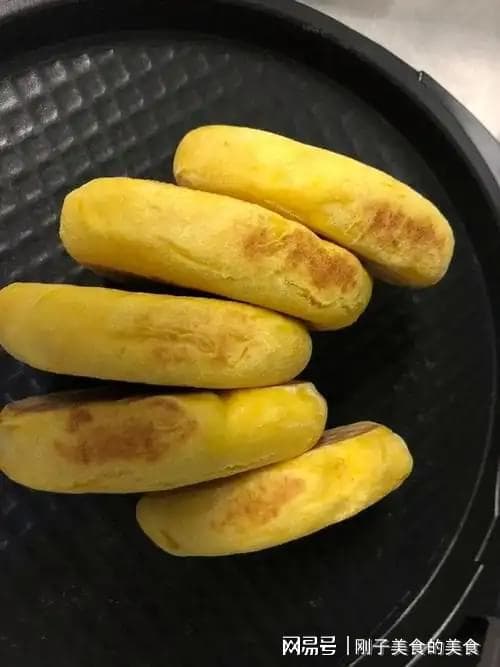发面嫩南瓜馅饼详细做法：软糯香甜，营养又美味