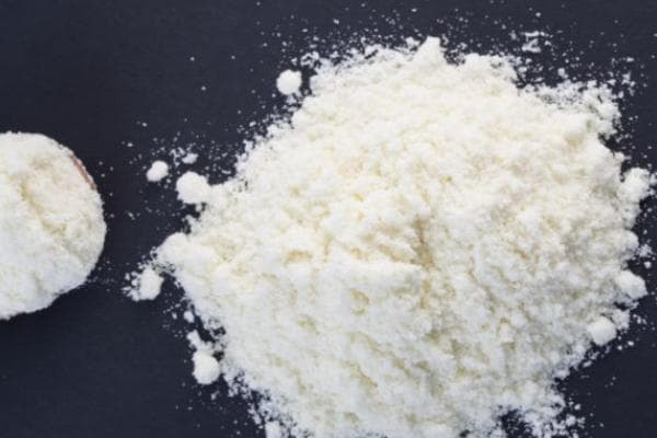 奶粉是怎么做出来的？几斤鲜奶生产一斤奶粉？牛奶做成奶粉过程！