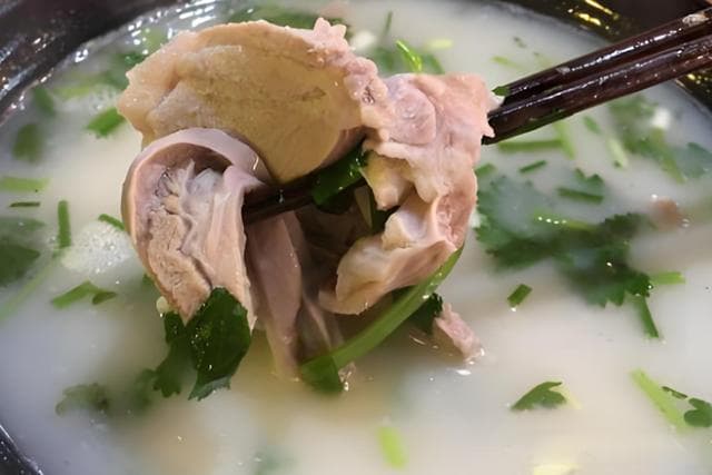 羊肉汤的功效与作用：一碗下肚，暖身更暖心！