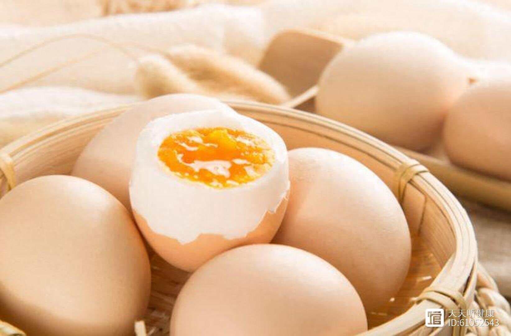 一个鸡蛋，对比蛋黄和蛋白，哪个营养价值高？差多少？