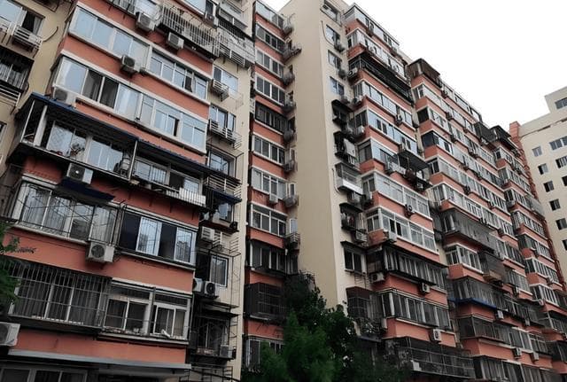 年轻人正在抢购北京老破小，房价压力与生活权衡下的无奈与智慧