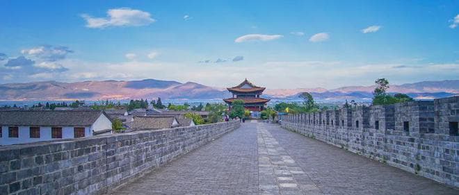 25首经典怀古诗词，荡气回肠，穿透古今