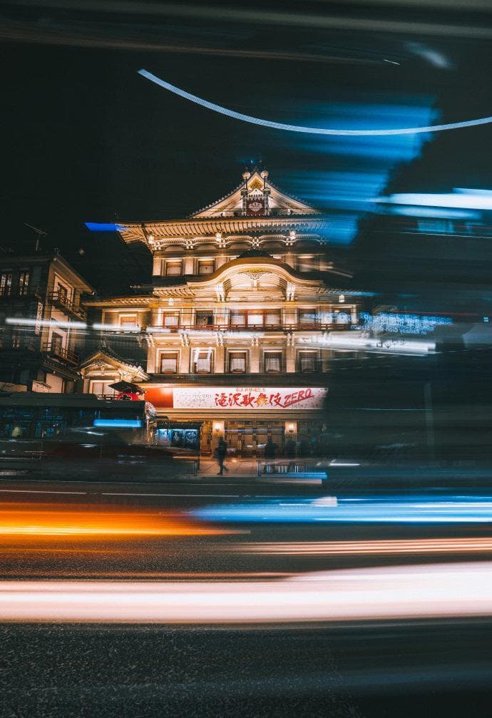 日本京都伏见稻荷大社千本鸟居：千座朱红鸟居构成的震撼景观