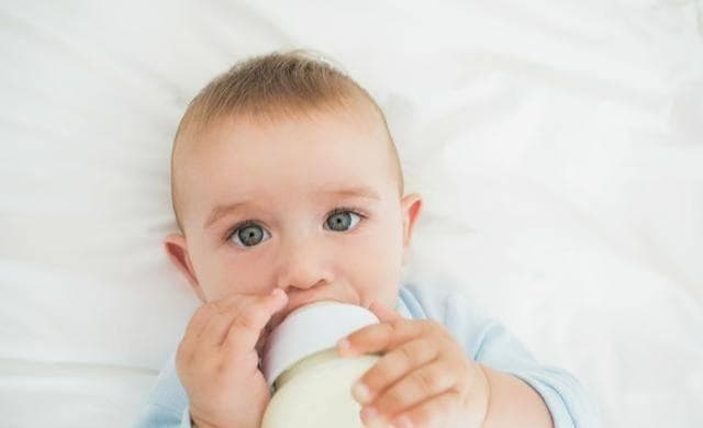 母乳喂养与奶粉喂养的对比分析