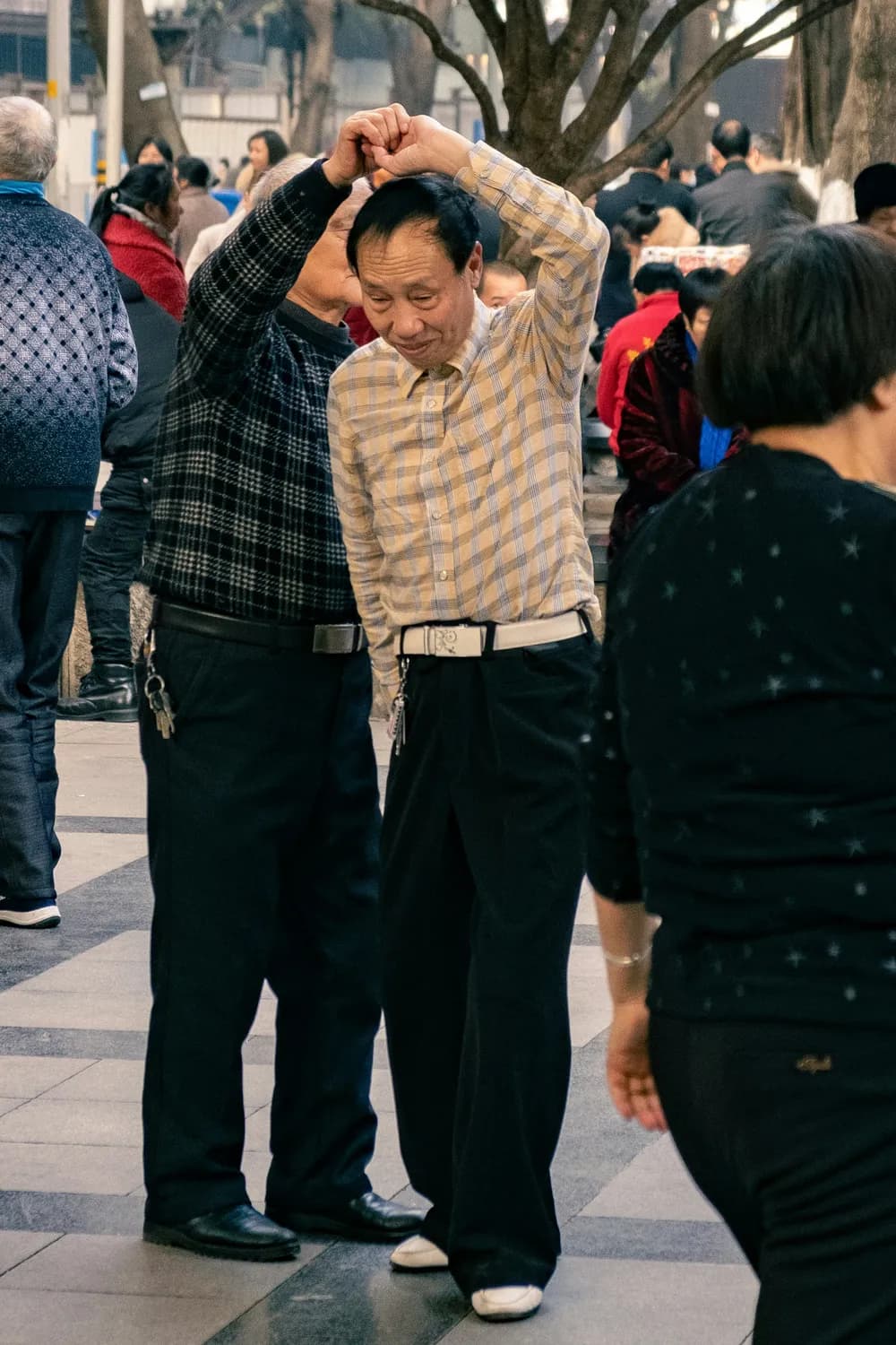 冬季护膝新选择：舒筋活血疗法显身手