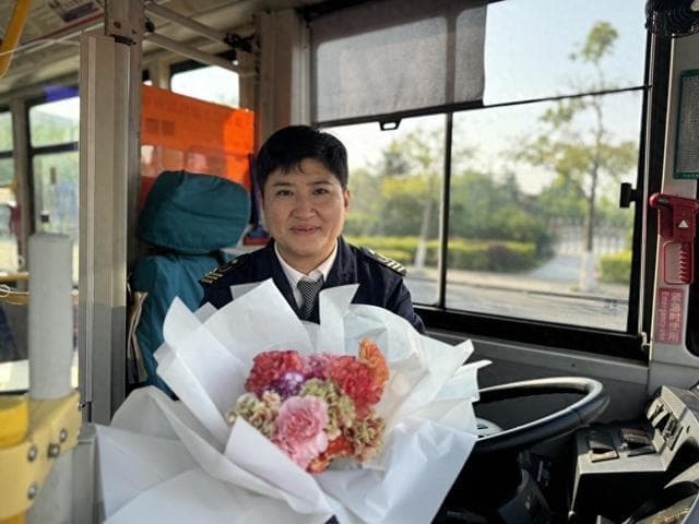 致敬公交女性驾驶员！她们撑起公共交通“半边天”